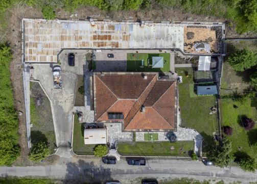 VILLA INDIPENDENTE CON CORTE E ACCESSORI